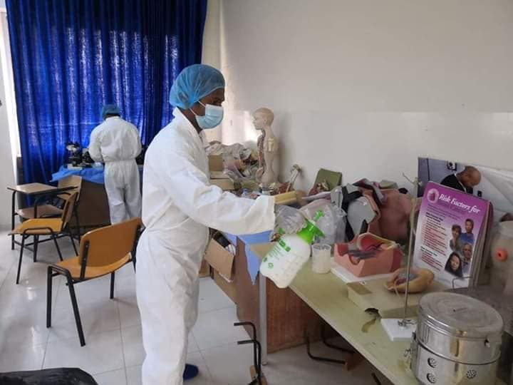 تبذل جامعة بنغازي جهود على مختلف الاصعدة لمواجهة جائحة كورونا