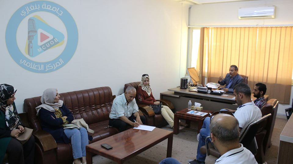 تحضيرات افتتاح راديو جامعة بنغازي اف ام
